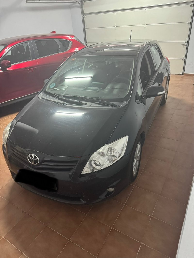 Toyota Auris 2012 - foto 1