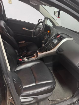 Toyota Auris 2012