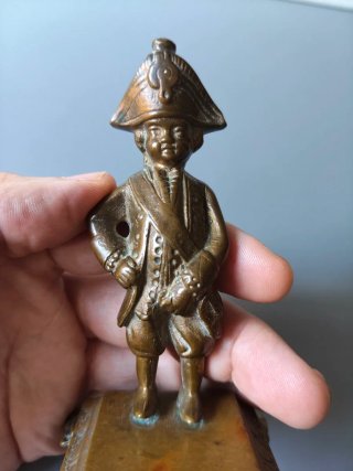 Figura Soldado Bronce Base Decorada