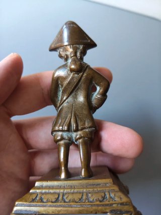 Figura Soldado Bronce Base Decorada