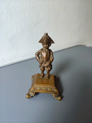Figura Soldado Bronce Base Decorada