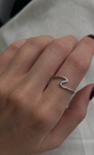 Anillo Ola Plata con Circonitas
