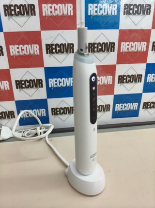 Cepillo de dientes eléctrico Oral-B iO 5 recargable.