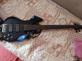 Amplificador Fender Rumble 15 y bajo Yamaha activo