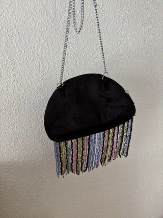 Bolso de fiesta con flecos y abalorios