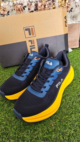 Zapatillas Fila Talla 40 Negras y Amarillas