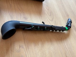 Nuvo jSAX Saxofón Negro-Verde 2.0
