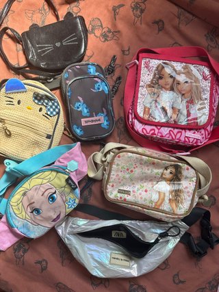 Lote de mochilas y bolsos infantiles