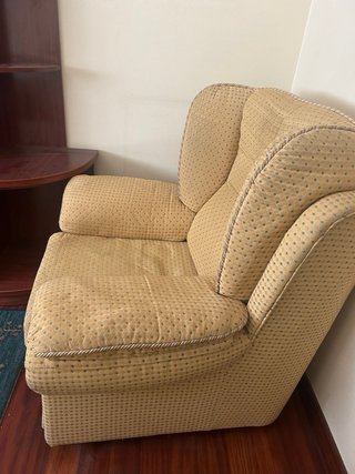Sofá orejero tela beige y marrón