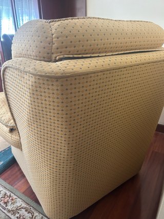 Sofá orejero tela beige y marrón