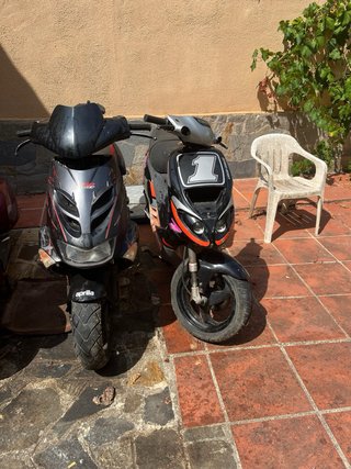 Piaggio y Aprilia SR 50cc Scooters