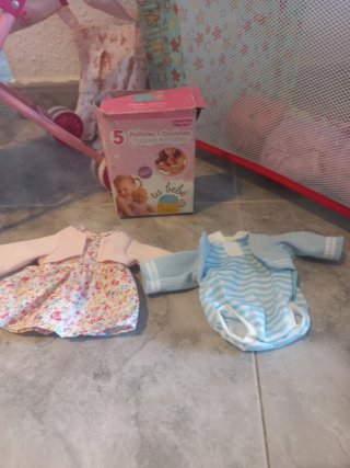 Cuna y carrito de bebé de juguete