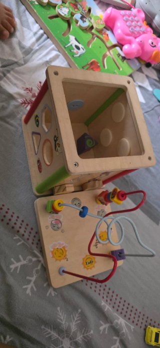 Cubo de actividades de madera