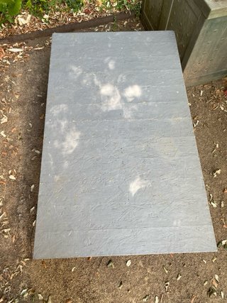 Mesa de centro moderna metal y piedra