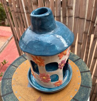 Cenitero cerámica casa flores azul naranja