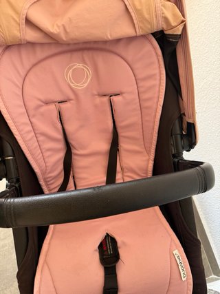Carro Bugaboo rosa esta muy bien y todo los aces