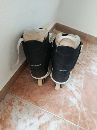 Patines agresivos negros y blancos