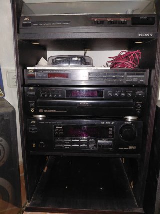 Equipo JVC con altavoces AIWA