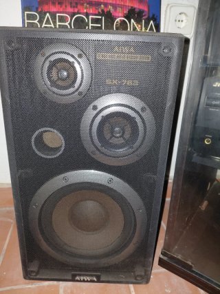 Equipo JVC con altavoces AIWA