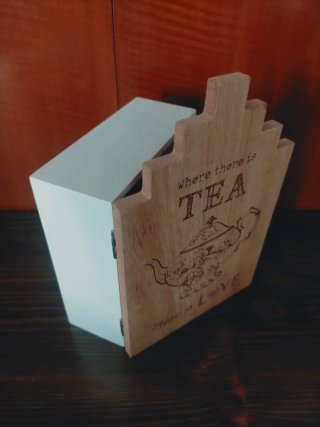 Caja de té de madera decorada