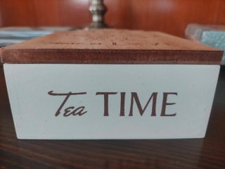 Caja de té de madera decorada