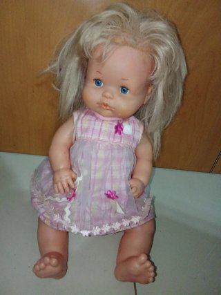 Muñeca Famosa Nenuco rubia con vestido rosa