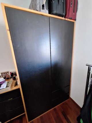 Conjunto habit. Ikea Mandal: Cama, armario, mesita