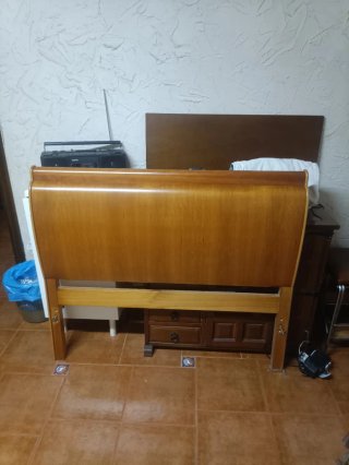 Cabecero de madera estilo clásico