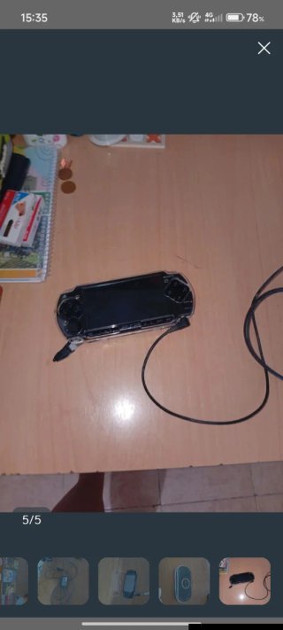 PSP Slim modello 2004 + 8 Giochi + Caricatore + Custodia