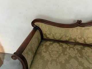 Sofá estilo inglés madera y tela