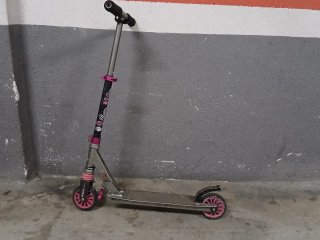 Patinete infantil rosa y plateado