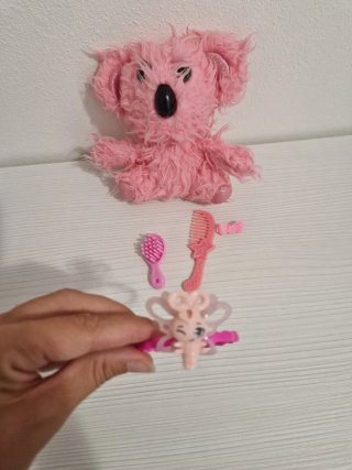 Peluche Koala Rosa con Accessori
