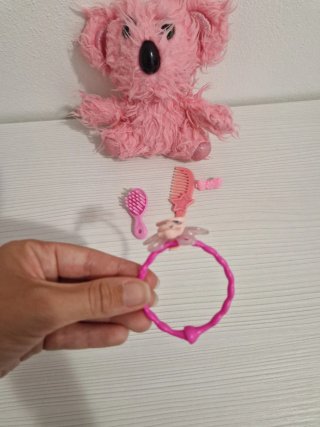 Peluche Koala Rosa con Accessori
