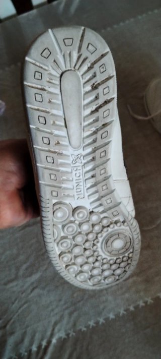 Zapatillas Munich Blancas y Negras