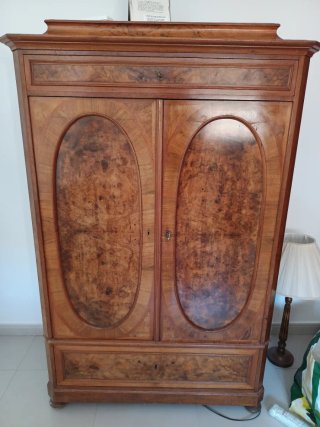 Mueble antiguo de madera