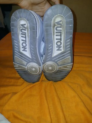 Zapatillas Louis Vuitton grises y blancas