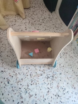 Andador correpasillos bebé madera.