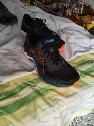 Zapatillas Asics Gel Negras y Naranjas