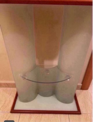 Mueble de cristal y madera