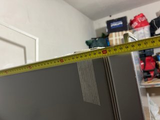 Frigorífico gris con dispensador de agua