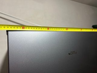 Frigorífico gris con dispensador de agua
