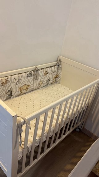Cuna blanca 120x60 con ruedas