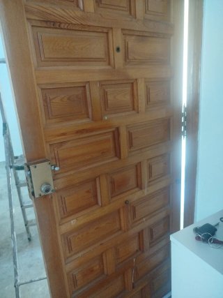 Puerta de madera rústica