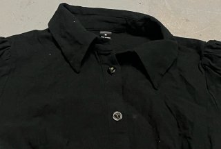 Vestido negro abotonado frontal