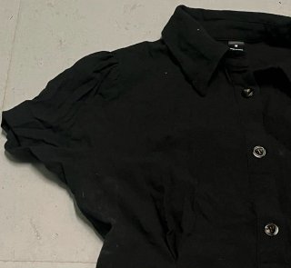 Vestido negro abotonado frontal