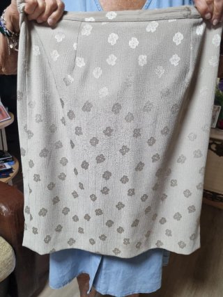 Traje Aga Beige Estampado Talla 42.