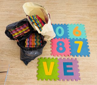 52piezas de Puzzle Suelo gomaeva. Números y Letras