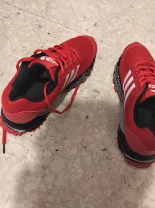 Zapatillas Adidas rojas NEGOCIABLE SI LAS COMPRAS