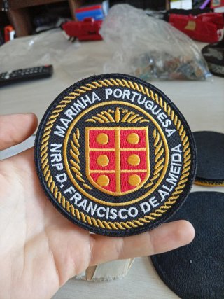 Lote de 12 Parches y 5 Insignias Militares