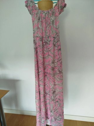 10 vestidos talla S y Xs.